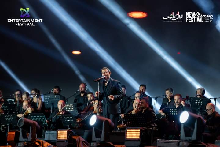 كاظم الساهر يضيء سماء العلمين ... ويطمئن الجمهور إلى صحته (صور)